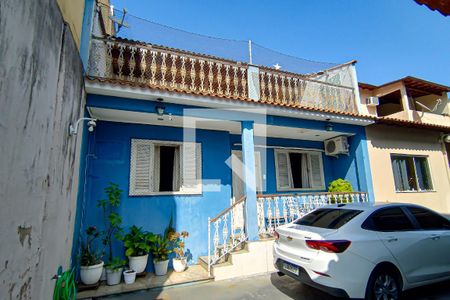 Casa à venda com 160m², 4 quartos e 1 vaga Casa à venda com 160m², 4 quartos e 1 vagaFachada