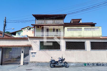 Casa à venda com 160m², 4 quartos e 1 vaga Casa à venda com 160m², 4 quartos e 1 vagaFachada