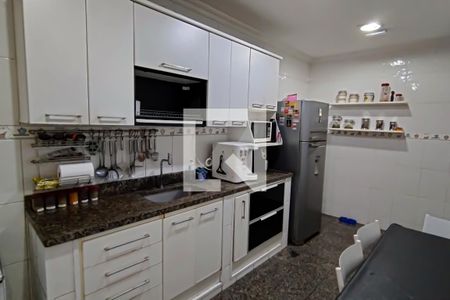 Casa à venda com 160m², 4 quartos e 1 vaga Casa à venda com 160m², 4 quartos e 1 vagaCozinha