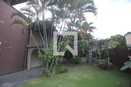 Casa à venda com 212m², 3 quartos e 4 vagasQuintal