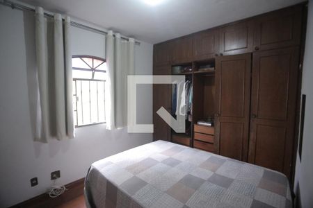 Casa à venda com 212m², 3 quartos e 4 vagasQuarto 2