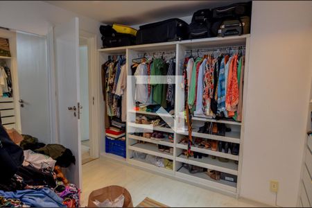 Apartamento à venda com 500m², 4 quartos e 2 vagas Apartamento à venda com 500m², 4 quartos e 2 vagasQuarto