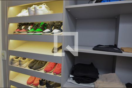 Apartamento à venda com 500m², 4 quartos e 2 vagas Apartamento à venda com 500m², 4 quartos e 2 vagasCloset