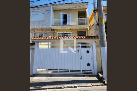 Casa à venda com 161m², 4 quartos e 3 vagas Casa à venda com 161m², 4 quartos e 3 vagasFachada