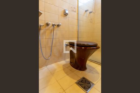 Apartamento à venda com 251m², 3 quartos e 2 vagas Apartamento à venda com 251m², 3 quartos e 2 vagasBanheiro Social