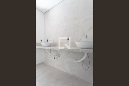 Casa à venda com 207m², 3 quartos e 3 vagas Casa à venda com 207m², 3 quartos e 3 vagasBanheiro da Semi - Suíte 1 e 2