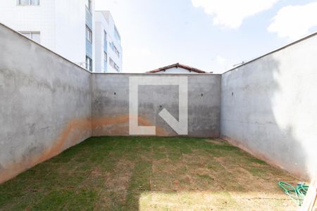Casa à venda com 207m², 3 quartos e 3 vagas Casa à venda com 207m², 3 quartos e 3 vagasQuintal