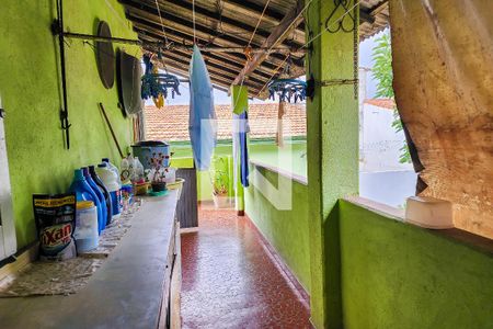 Casa à venda com 281m², 2 quartos e 4 vagas Casa à venda com 281m², 2 quartos e 4 vagasÁrea de Serviço