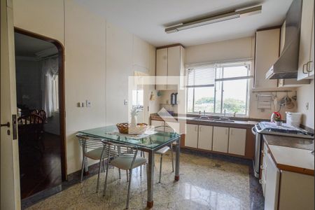 Apartamento à venda com 198m², 3 quartos e 3 vagasCozinha