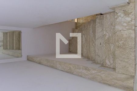 Casa à venda com 175m², 4 quartos e 2 vagasEscada