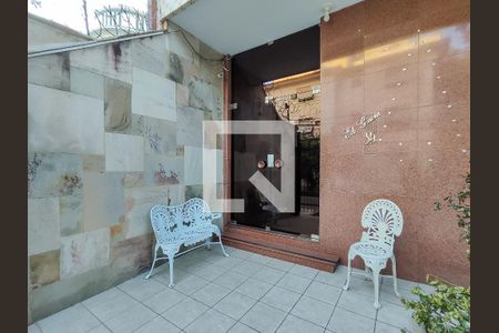 Apartamento à venda com 66m², 2 quartos e 1 vaga Apartamento à venda com 66m², 2 quartos e 1 vagaFachada e portaria