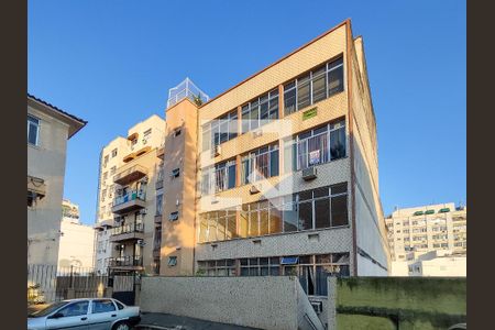 Apartamento à venda com 66m², 2 quartos e 1 vaga Apartamento à venda com 66m², 2 quartos e 1 vagaFachada e portaria