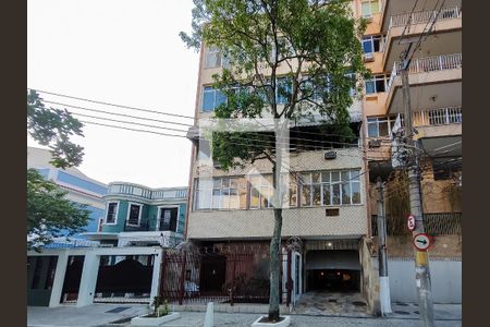 Apartamento à venda com 66m², 2 quartos e 1 vaga Apartamento à venda com 66m², 2 quartos e 1 vagaFachada e portaria