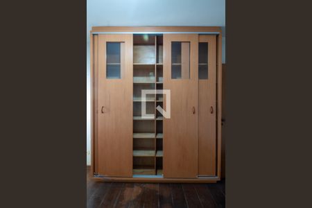 Apartamento à venda com 280m², 4 quartos e 2 vagas Apartamento à venda com 280m², 4 quartos e 2 vagasQuarto 4