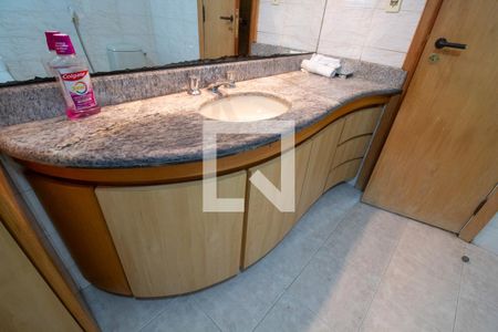 Apartamento à venda com 280m², 4 quartos e 2 vagas Apartamento à venda com 280m², 4 quartos e 2 vagasBanheiro 1