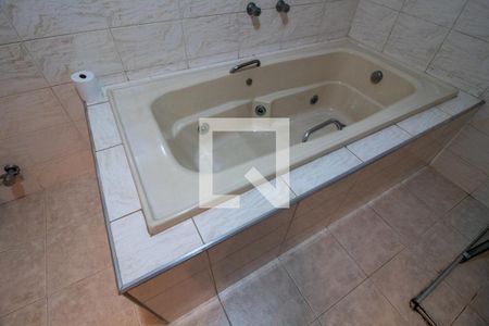 Apartamento à venda com 280m², 4 quartos e 2 vagas Apartamento à venda com 280m², 4 quartos e 2 vagasBanheiro 1