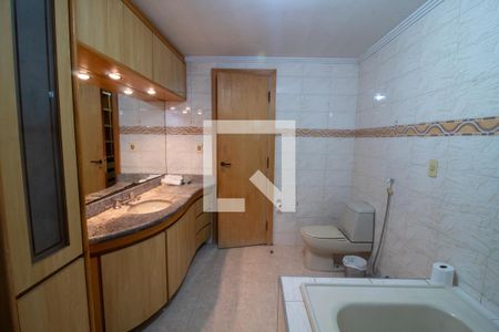 Apartamento à venda com 280m², 4 quartos e 2 vagas Apartamento à venda com 280m², 4 quartos e 2 vagasBanheiro 1