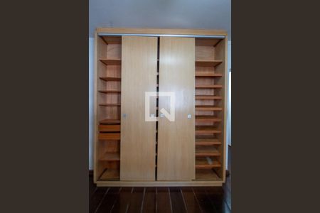 Apartamento à venda com 280m², 4 quartos e 2 vagas Apartamento à venda com 280m², 4 quartos e 2 vagasQuarto 4