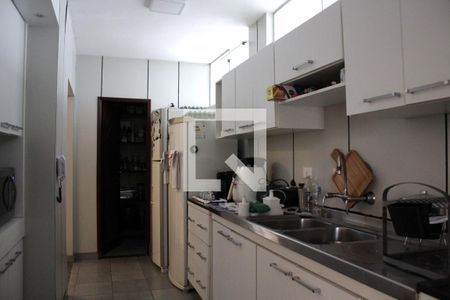 Casa à venda com 342m², 7 quartos e 2 vagasCozinhaCozinha