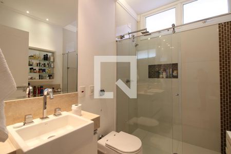 Casa à venda com 700m², 4 quartos e 5 vagas Casa à venda com 700m², 4 quartos e 5 vagasBanheiro da Suíte 2