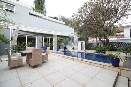 Casa à venda com 700m², 4 quartos e 5 vagas Casa à venda com 700m², 4 quartos e 5 vagasPiscina