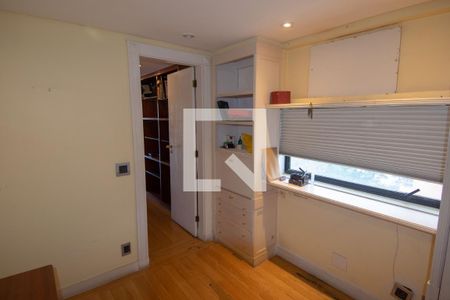 Apartamento à venda com 364m², 4 quartos e 3 vagasQuarto