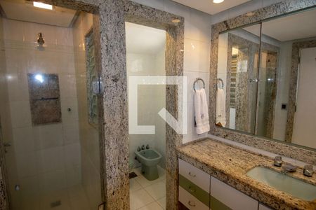 Apartamento à venda com 364m², 4 quartos e 3 vagasBanheiro 3