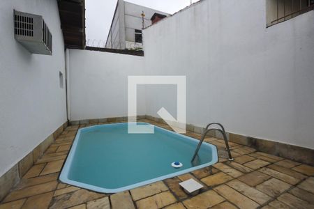 Casa à venda com 388m², 4 quartos e 2 vagas Casa à venda com 388m², 4 quartos e 2 vagasPiscina