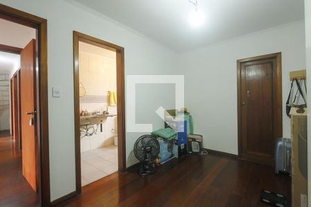 Casa à venda com 388m², 4 quartos e 2 vagas Casa à venda com 388m², 4 quartos e 2 vagasCorredor