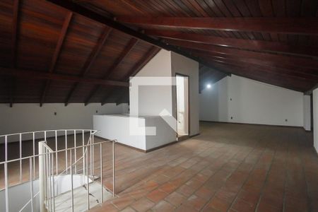 Casa à venda com 388m², 4 quartos e 2 vagas Casa à venda com 388m², 4 quartos e 2 vagasSótão