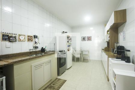 Casa à venda com 388m², 4 quartos e 2 vagas Casa à venda com 388m², 4 quartos e 2 vagasCozinha