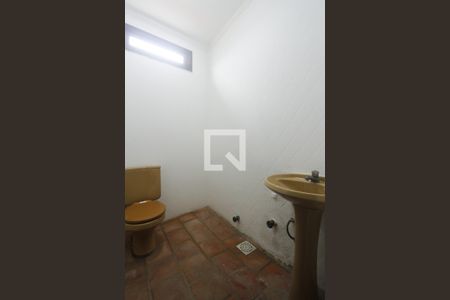 Casa à venda com 388m², 4 quartos e 2 vagas Casa à venda com 388m², 4 quartos e 2 vagasBanheiro sótão