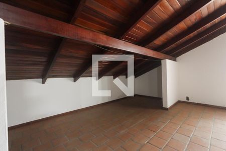 Casa à venda com 388m², 4 quartos e 2 vagas Casa à venda com 388m², 4 quartos e 2 vagasSótão