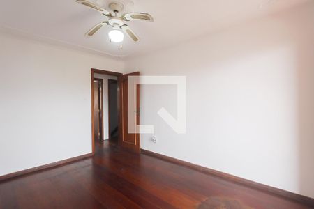 Casa à venda com 388m², 4 quartos e 2 vagas Casa à venda com 388m², 4 quartos e 2 vagasQuarto