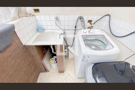 Casa de condomínio à venda com 150m², 3 quartos e 1 vaga Casa de condomínio à venda com 150m², 3 quartos e 1 vagaSegundo andar Área de Serviço