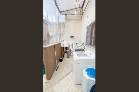 Casa de condomínio à venda com 150m², 3 quartos e 1 vaga Casa de condomínio à venda com 150m², 3 quartos e 1 vagaSegundo andar Área de Serviço