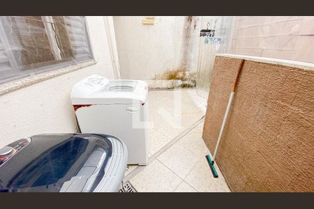 Casa de condomínio à venda com 150m², 3 quartos e 1 vaga Casa de condomínio à venda com 150m², 3 quartos e 1 vagaSegundo andar Área de Serviço