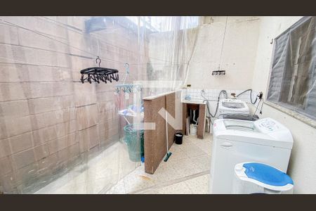 Casa de condomínio à venda com 150m², 3 quartos e 1 vaga Casa de condomínio à venda com 150m², 3 quartos e 1 vagaSegundo andar Área de Serviço