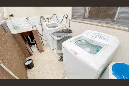 Casa de condomínio à venda com 150m², 3 quartos e 1 vaga Casa de condomínio à venda com 150m², 3 quartos e 1 vagaSegundo andar Área de Serviço