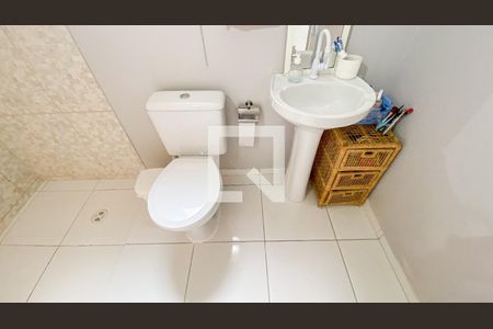 Casa de condomínio à venda com 150m², 3 quartos e 1 vaga Casa de condomínio à venda com 150m², 3 quartos e 1 vagaBanheiro da Suíte