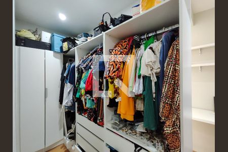 Apartamento à venda com 64m², 2 quartos e 1 vaga Apartamento à venda com 64m², 2 quartos e 1 vagaCloset da suíte