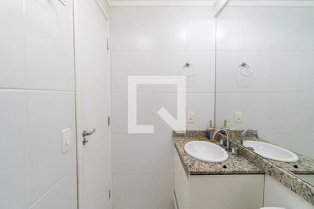 Apartamento à venda com 77m², 2 quartos e 2 vagas Apartamento à venda com 77m², 2 quartos e 2 vagasBanheiro