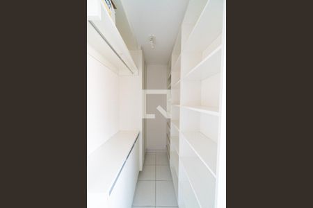 Apartamento à venda com 77m², 2 quartos e 2 vagas Apartamento à venda com 77m², 2 quartos e 2 vagasDespensa