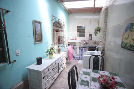 Casa à venda com 70m², 2 quartos e 2 vagasArea de serviço