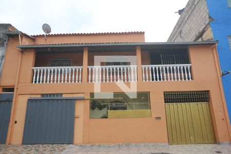 Casa à venda com 70m², 2 quartos e 2 vagasFachada
