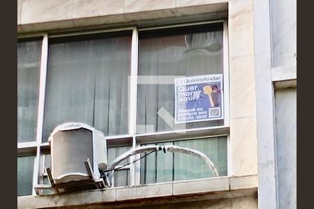 Apartamento à venda com 300m², 4 quartos e 4 vagasFachada com cartaz QA.