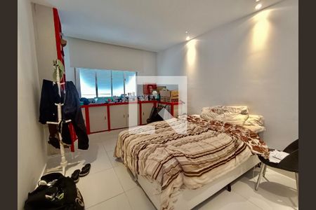 Apartamento à venda com 300m², 4 quartos e 4 vagasQuarto 2