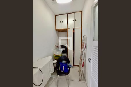 Apartamento à venda com 300m², 4 quartos e 4 vagasQuarto serviço