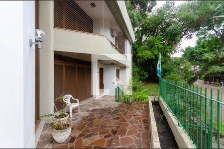 Casa à venda com 290m², 4 quartos e 3 vagas Casa à venda com 290m², 4 quartos e 3 vagasVaranda