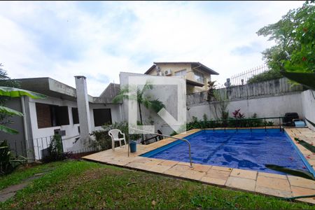 Casa à venda com 290m², 4 quartos e 3 vagas Casa à venda com 290m², 4 quartos e 3 vagasPiscina